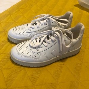 Veja V10 sneakers in Extra White